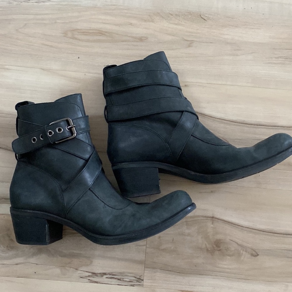 Black 10B gseries booties